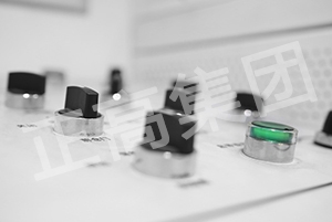 男男在宿舍撅着屁股被调教铝模研发