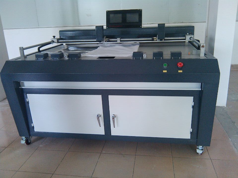 男男在宿舍撅着屁股被调教