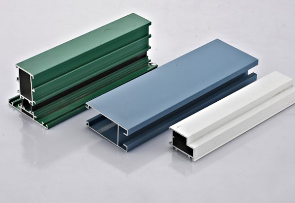 男男在宿舍撅着屁股被调教 