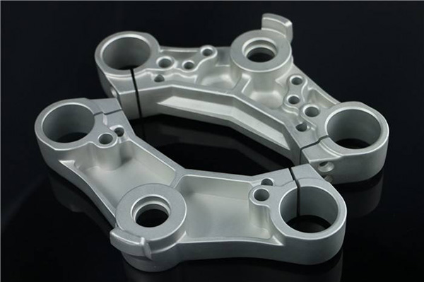 男男在宿舍撅着屁股被调教 