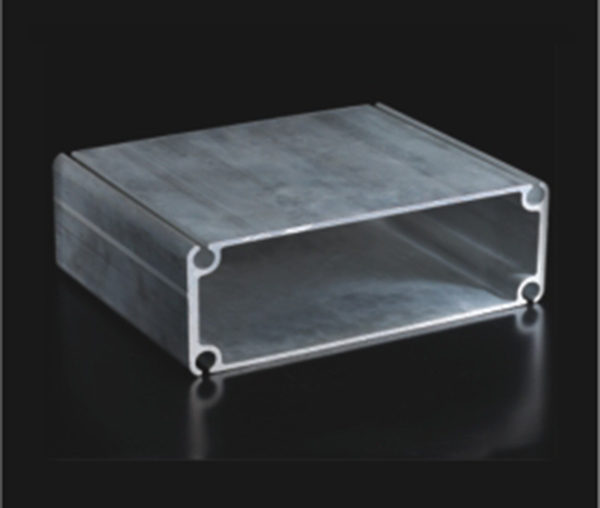 男男在宿舍撅着屁股被调教