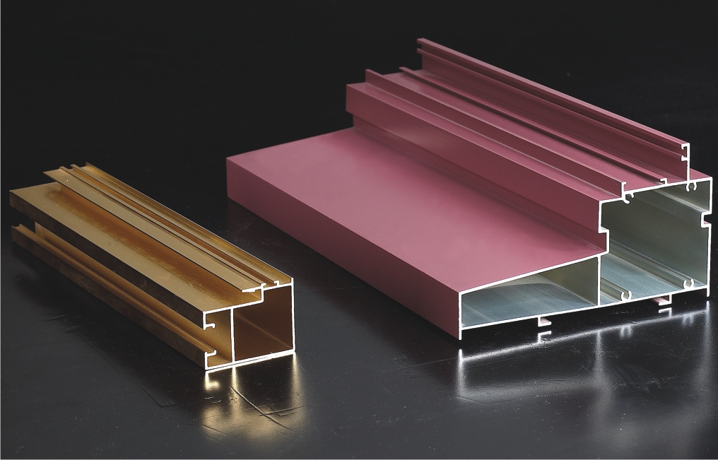 男男在宿舍撅着屁股被调教