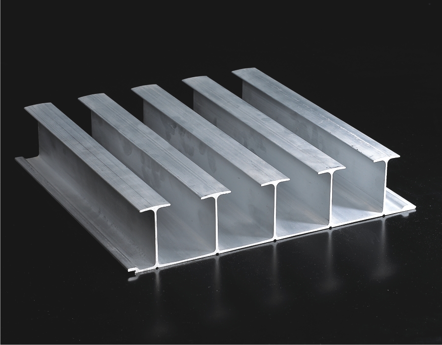 男男在宿舍撅着屁股被调教