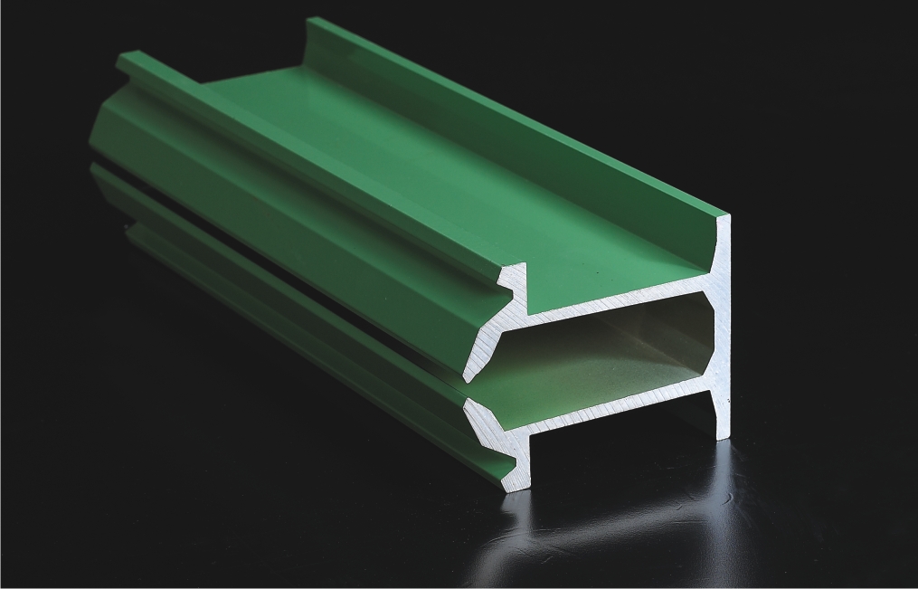 男男在宿舍撅着屁股被调教