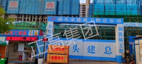 男男在宿舍撅着屁股被调教