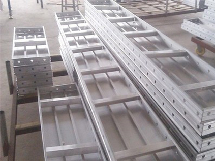 男男在宿舍撅着屁股被调教